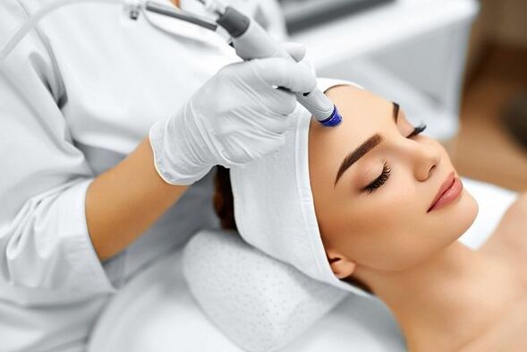 The girl was carried out by the rejuvenation procedure