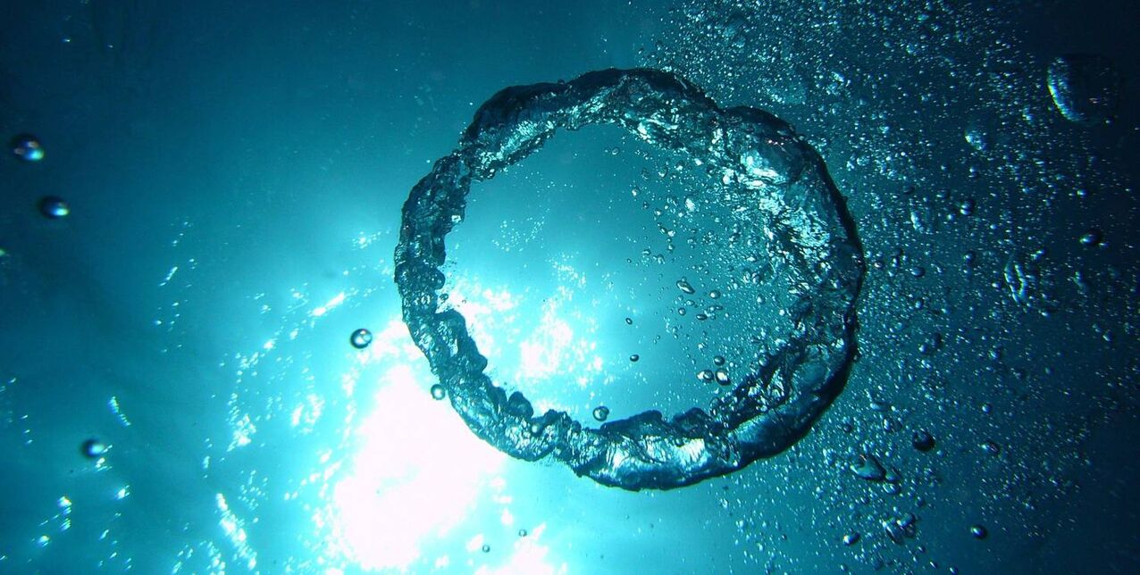 Oxygen rejuvenates facial skin