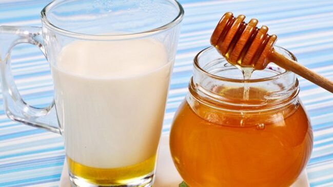 Kefir with honey to rejuvenate hands