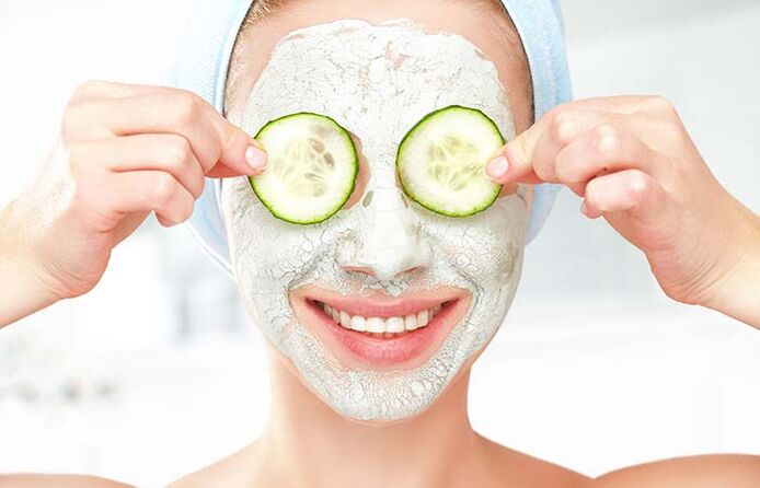 Skin rejuvenation mask from natural ingredients